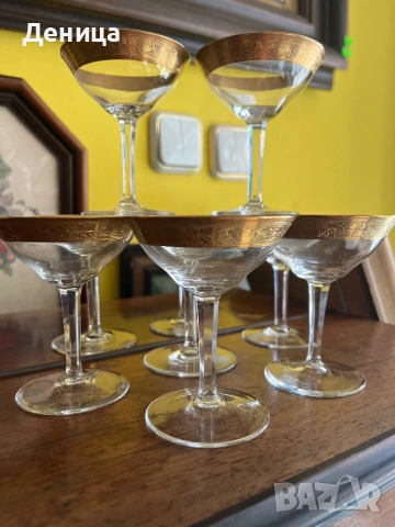 Обожавам ги 🥰 Бонбонски кристални чаши с любима форма и широк,гравиран златен кант и във вътрешност, снимка 2 - Чаши - 53742606