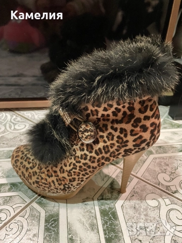 Обувки с естествен пух, снимка 2 - Дамски обувки на ток - 52393358