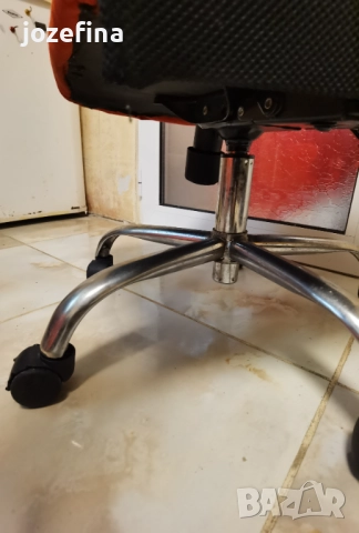 Продавам въртящ стол употребяван, снимка 4 - Столове - 52897483