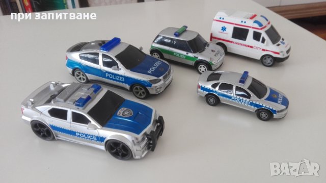Колички полицейски и линейка