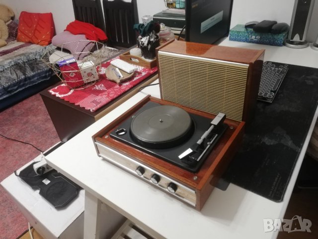 Прекрасен грамофон Рига моно с колона, снимка 11 - Грамофони - 40416195