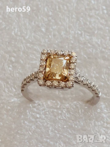 Дизайнерски дамски златен пръстен 14к с 1 карат натурален жълт Брилянт,форма принцес и бели брилянти