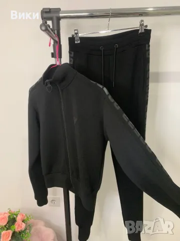 Спортен екип на Guess, снимка 5 - Спортни екипи - 48836351