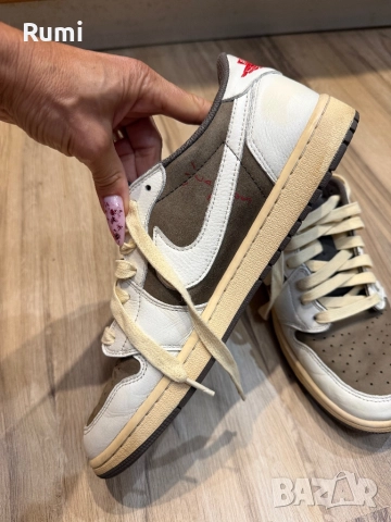 Оригинални кожени кецове Jordan 1 Low Travis Scott! 47,5 н, снимка 11 - Маратонки - 52306381