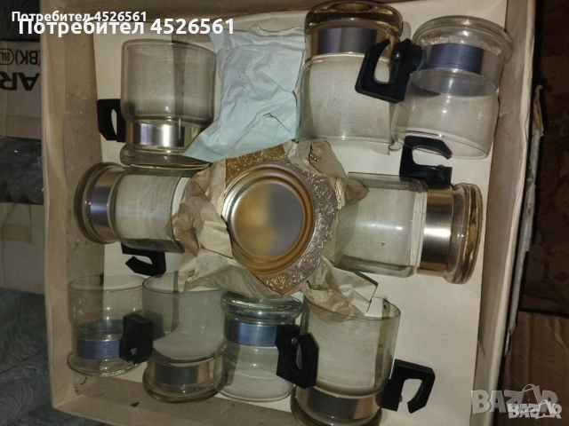 Продава се стар, неизползван комплект чаши с метални подложки, снимка 2 - Чаши - 53082717