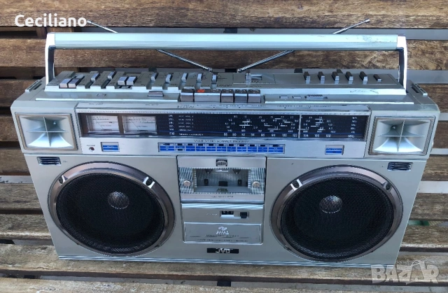 Радиокасетофон JVC RC M 70, снимка 4 - Радиокасетофони, транзистори - 53492966