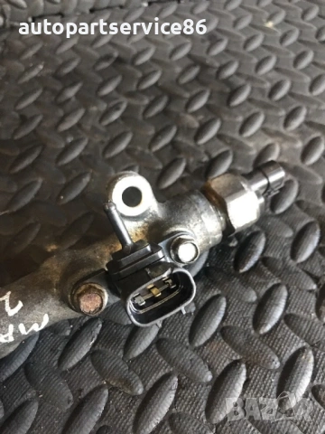 Горивна рейка с датчик Denso за Mazda 6 2.2 Дизел (2007-2011) 05L10304, снимка 2 - Части - 53714736