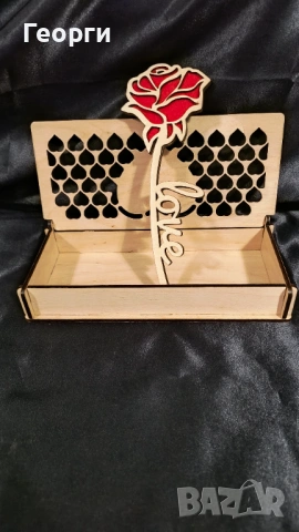 Дървена подаръчна кутия с роза “Love” – ръчна изработка