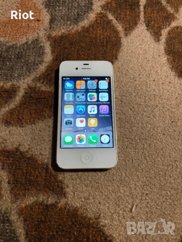 Продавам iPhone 4S