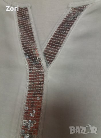 ИЗКЛЮЧИТЕЛНО КРАСИВА светлосива блуза с джобче и сребристи пайети, снимка 3 - Ризи - 40953810