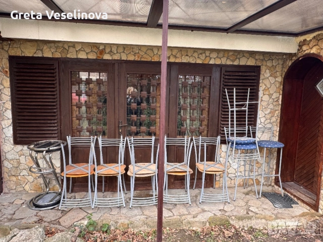 10 стола метални с дървена седалка, снимка 3 - Столове - 53466459