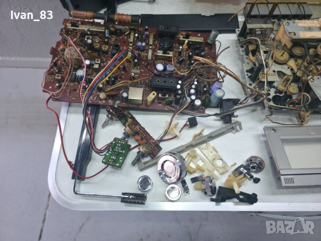 Радиокасетофон Hitachi trk 8010e, снимка 3 - Радиокасетофони, транзистори - 53591112