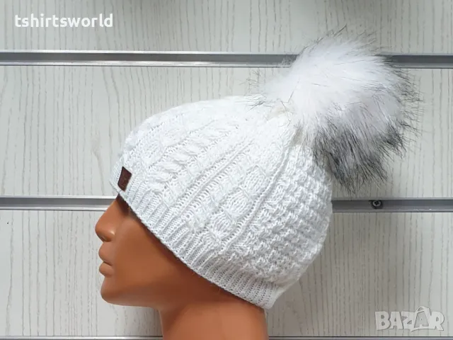 Нова дамска плетена шапка с помпон/пух в бял цвят, снимка 6 - Шапки - 48208928