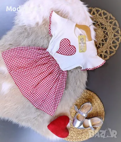 Детска Рокля в Бяло и Червено!