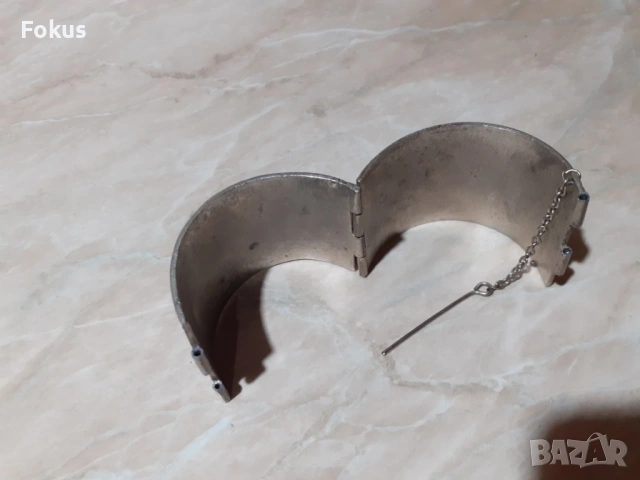 Страхотна голяма метална гривна с емайл и щифт за носия, снимка 4 - Антикварни и старинни предмети - 53340642