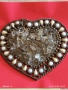 БИЖУ в ФОРМАТА на СЪРЦЕ с ИНКРУСТИРАНИ КРИСТАЛИ и ПЕРЛИ ОРНАМЕНТИРАНО 49884, снимка 7