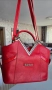 Червена чанта, снимка 2