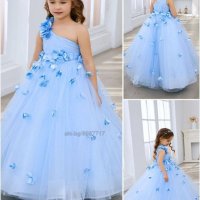 Детска официална рокля с 3 Д пеперуди в синьо, снимка 1 - Детски рокли и поли - 41566645