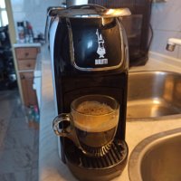 Кафемашина Биалети с капсули, работи отлично и прави хубаво кафе с каймак , снимка 2 - Кафемашини - 40861309