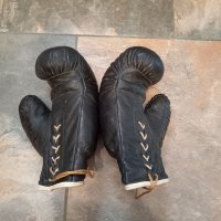 Боксови ръкавици старинни български, снимка 1 - Антикварни и старинни предмети - 41502611
