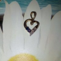 Златно сърце с диамант и 2 сапфира, снимка 3 - Колиета, медальони, синджири - 39840740