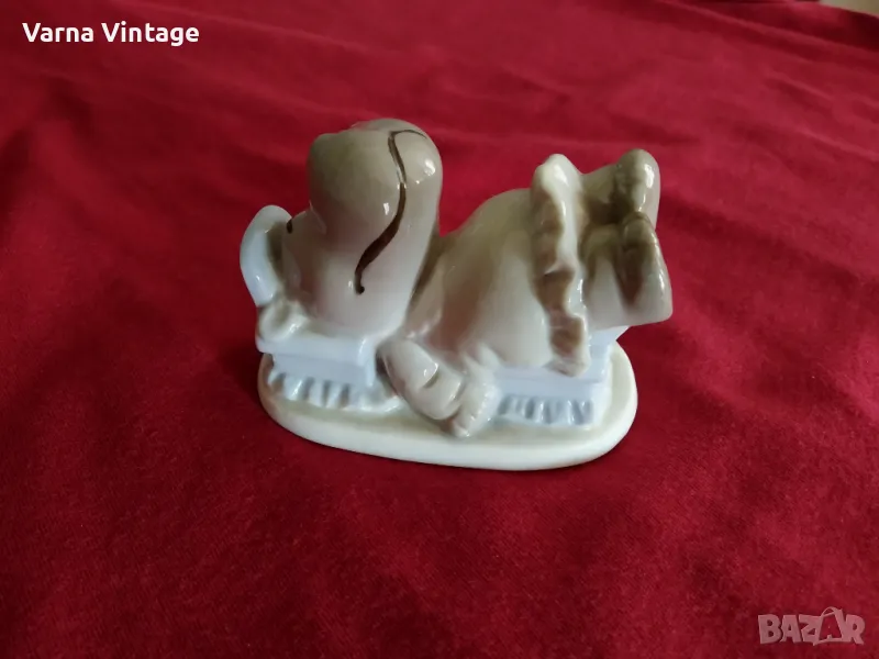 Порцеланова статуетка Хипопотам, снимка 1