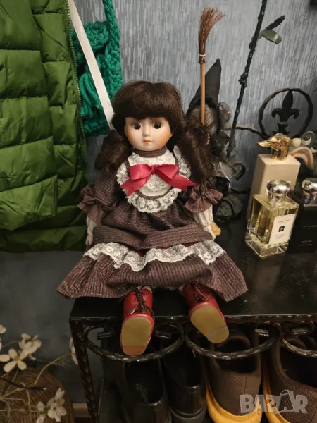 Порцеланова  колекционерска кукла от 80 те год , снимка 1