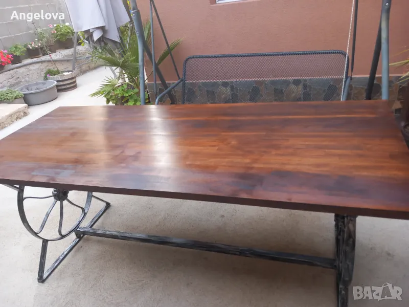 Масивна маса, снимка 1