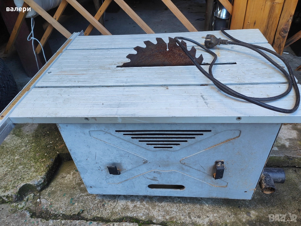 настолен немски циркуляр с крака в добро състояние, снимка 1