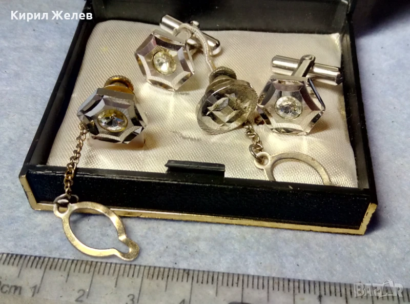 MONARCH Стар ЛУКСОЗЕН КОМПЛЕКТ БУТОНЕЛИ с 2 ИГЛИ За ВРАТОВРЪЗКИ с ФАСЕТИРАНИ КРИСТАЛИ 19014, снимка 1