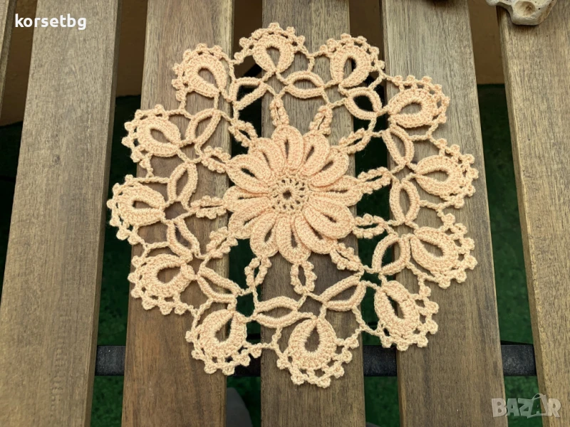 Две ръчно плетени на една кука салфетки- 8059, снимка 1