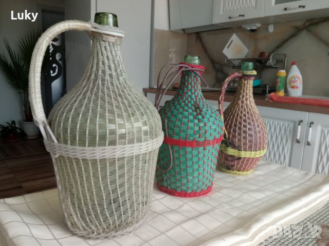 Продавам 3 стари,плетени,дамаджани.Обявената цена е за всичките., снимка 2 - Други ценни предмети - 42593461