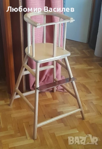 Детско столче за хранене от масивна дървесина. 