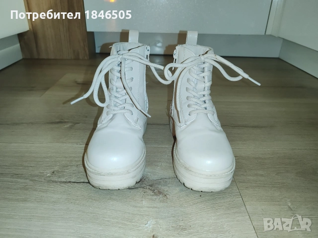 продавам детски ботуши