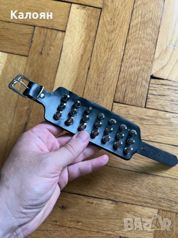 Кожена гривна със метални шипове и закопчалка , снимка 3 - Гривни - 50995494