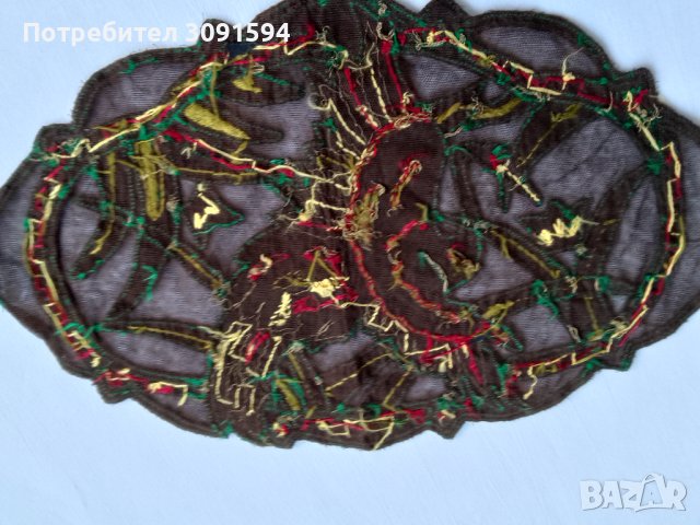 Стара покривка ръчна бродерия златна сьрма , снимка 4 - Антикварни и старинни предмети - 41039640