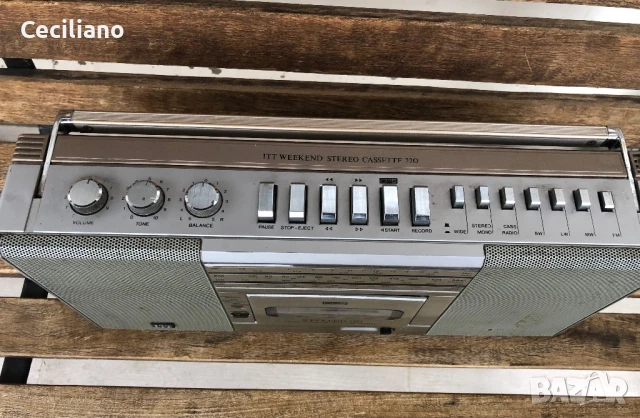 Радиокасетофон ITT WEEKEND 220-Germany Работи само радио!, снимка 5 - Радиокасетофони, транзистори - 51028706