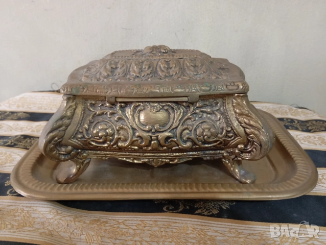 Барокова кутия за бижута с поднос