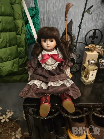 Порцеланова  колекционерска кукла от 80 те год 