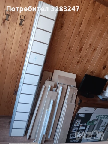 Стелажи за стена