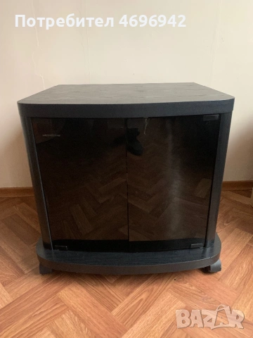 Продавам Hi Fi  шкафче 