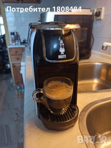 Кафемашина Биалети с капсули, работи отлично и прави хубаво кафе с каймак , снимка 2 - Кафемашини - 40861309