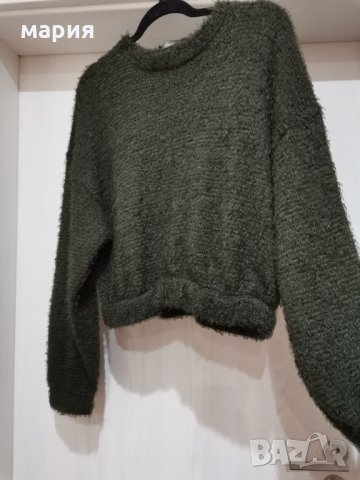 Маслено зелена блуза/пиловер bershka, снимка 7 - Блузи с дълъг ръкав и пуловери - 34503998