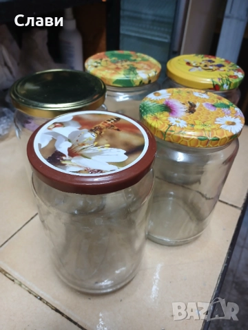 Продавам буркани за мед с винт 40 бр. с капачки някои са с щампа на пчелички, снимка 3 - Буркани, бутилки и капачки - 34392665