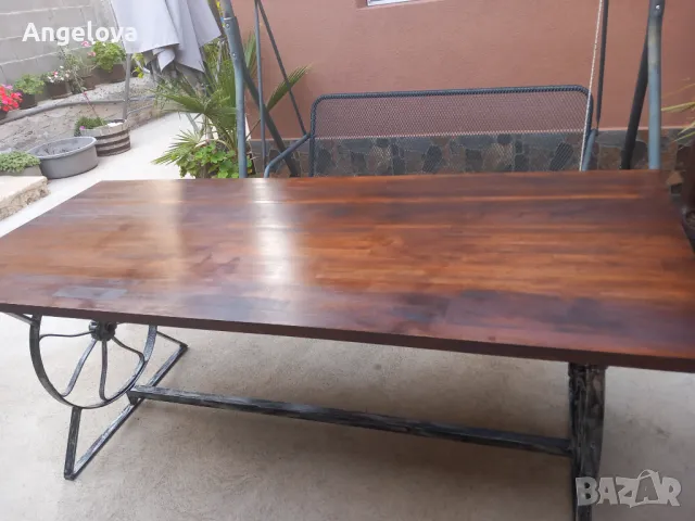 Масивна маса, снимка 1