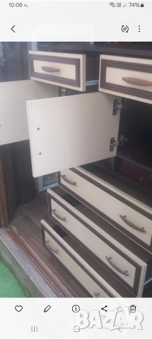 продавам две нощни шкафчета и скрин