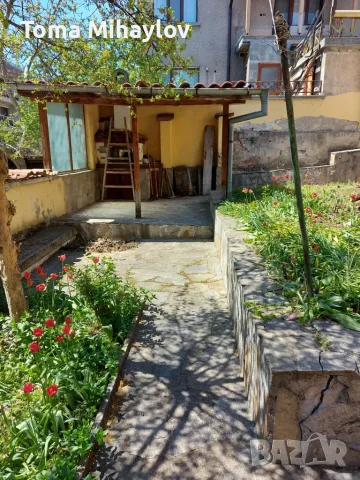 Продавам двуетажна къща в кв. Овчарски, снимка 6 - Къщи - 56131385