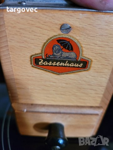 Старинна мелничка за кафе, снимка 4 - Антикварни и старинни предмети - 41719730