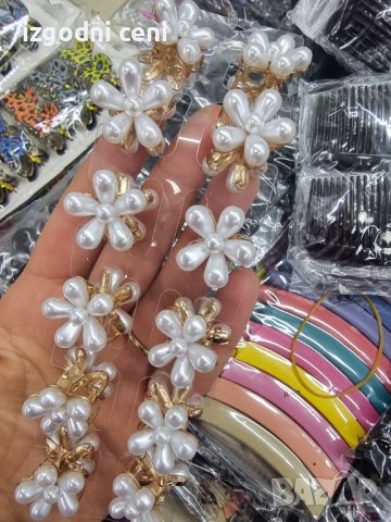 Луксозна мини щипка с перлички-картон от 12 броя , снимка 1 - Аксесоари за коса - 39070942