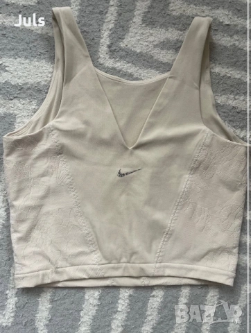 Спортен Топ nike, снимка 2 - Спортни екипи - 53529469